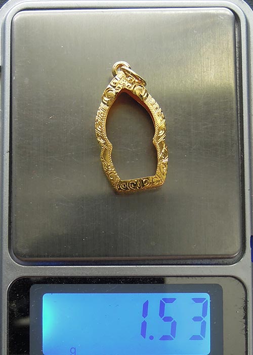 กรอบทอง ยกซุ้ม มือ1ใส่ ปรกใบมะขาม หลวงปู่หมุน วัดบ้านจาน จ.ศรีสะเกษ น้ำหนัก1.53กรัม