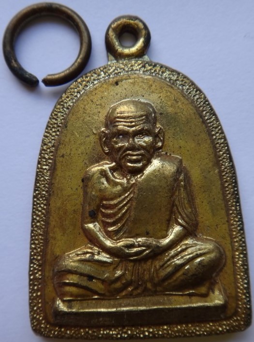 หลวงพ่อเงิน ธรรมปิฎก วัดสุทัศน์+หลวงพ่อเงินสายสิญจน์ ปี28 เค าะเดียว