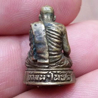 รูปหล่อหลวงพ่อเฮง วัดมหาโพธิ์ใต้ อ.เก้าเลี้ยว จ.นครสวรรค์ ไม่ทราบปีที่สร้างครับ