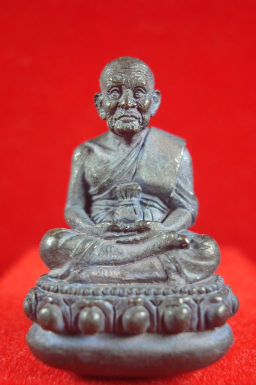 รูปหล่อลอยองค์หลวงปู่ทวดฐานบัว เบ้าทุบ รุ่น บุญฤทธิ์ เนื้อเหล็กน้ำพี้ หลวงปู่เกลี้ยง