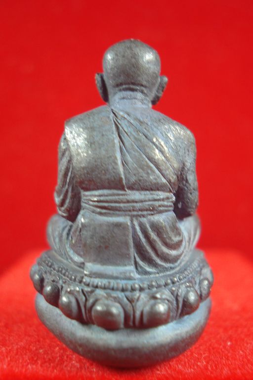 รูปหล่อลอยองค์หลวงปู่ทวดฐานบัว เบ้าทุบ รุ่น บุญฤทธิ์ เนื้อเหล็กน้ำพี้ หลวงปู่เกลี้ยง