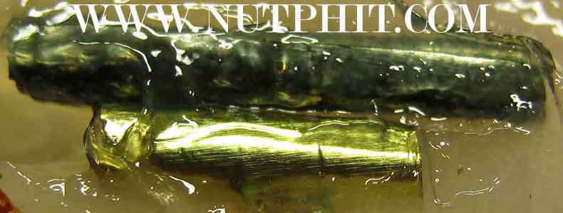 126*สีผึ้งมหาเมตตาผสมเทียนชัย ตะกรุดเงิน-ทอง-พร้อมจีวรของหลวงพ่อเกษม เขมโก ลำปาง*