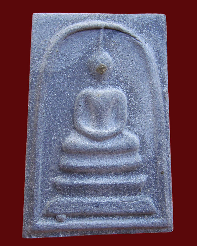 พระสมเด็จชินบัญชร หลังลายเซ็นต์ หลวงพ่อสาคร มนุญโญ วัดหนองกรับ เนื้อผงดำ โรยเส้นเกษา ปี ๒๕๔๒