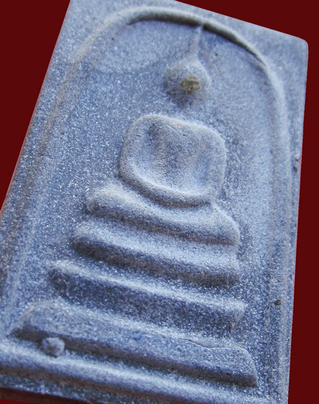 พระสมเด็จชินบัญชร หลังลายเซ็นต์ หลวงพ่อสาคร มนุญโญ วัดหนองกรับ เนื้อผงดำ โรยเส้นเกษา ปี ๒๕๔๒