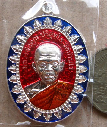เหรียญแจกหลวงพ่อคูณ ครึ่งองค์หน้าเจริญพร รุ่นมหาลาภแจกทาน กะหลั่ยเงินลงยา หมายเลข369พร้อมกล่องเดิม