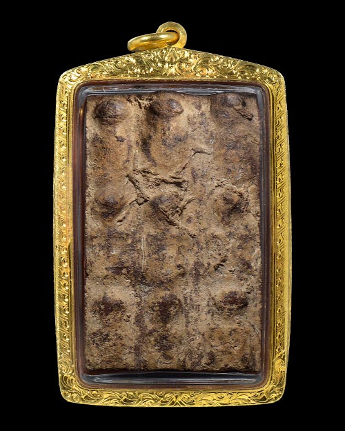 พระกรุนาดูนตัดเก้า จ.มหาสารคาม เนื้อมะขามเปียก พิมพ์ตุ๊กตาใหญ่+เลี่ยมทองหนาหนา7,000กว่าบาท+บัตร