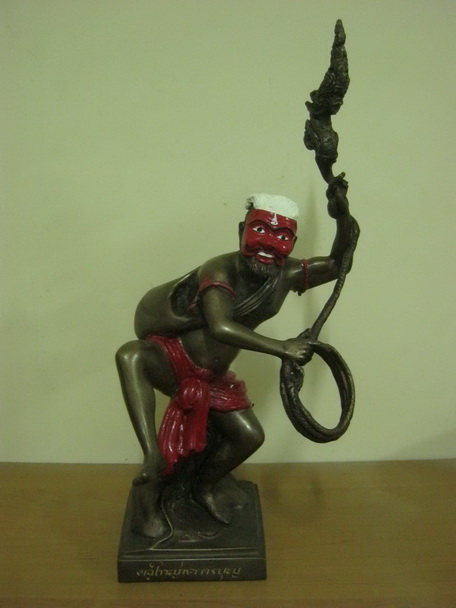 พรานบุญพ่อท่านตุด ขนาดบูชา สูง 11 นิ้ว เนื้อทองเหลืองรมสีมันปู No.272