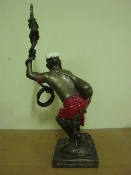 พรานบุญพ่อท่านตุด ขนาดบูชา สูง 11 นิ้ว เนื้อทองเหลืองรมสีมันปู No.272