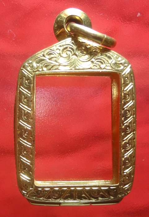  : ตลับทองคำใส่พระหลวงปู่ศุข และหลังฆ้อนหรืออื่นๆครับ