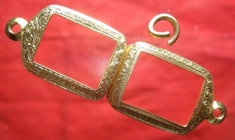  : ตลับทองคำใส่พระหลวงปู่ศุข และหลังฆ้อนหรืออื่นๆครับ