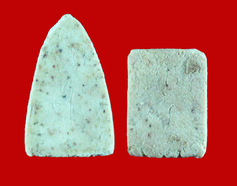 พระปิดตา เก้าเฮ หลวงปู่สี วัดสะแก พระนครศรีอยุธยา 2 องค์ ด้านหลังมีจาร ๓