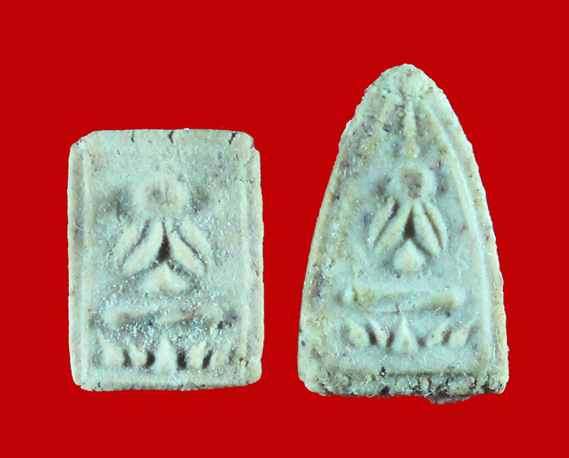 พระปิดตา เก้าเฮ หลวงปู่สี วัดสะแก พระนครศรีอยุธยา 2 องค์ ด้านหลังมีจาร ๒