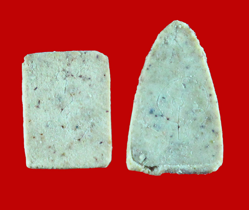 พระปิดตา เก้าเฮ หลวงปู่สี วัดสะแก พระนครศรีอยุธยา 2 องค์ ด้านหลังมีจาร ๒