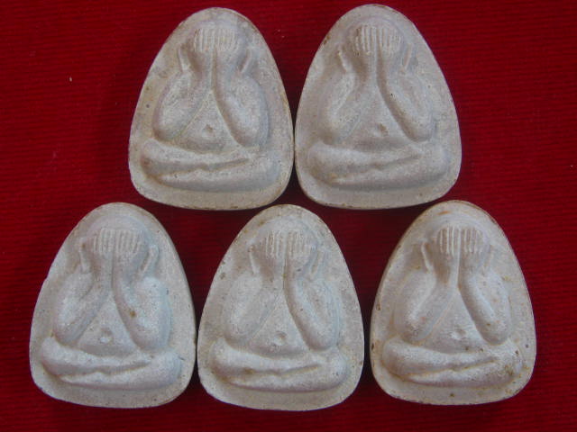 ปิดตา หลังยันต์นะ (3 ยันต์) หลวงพ่อเกษม ปี36 ทีเดียว 5 องค์