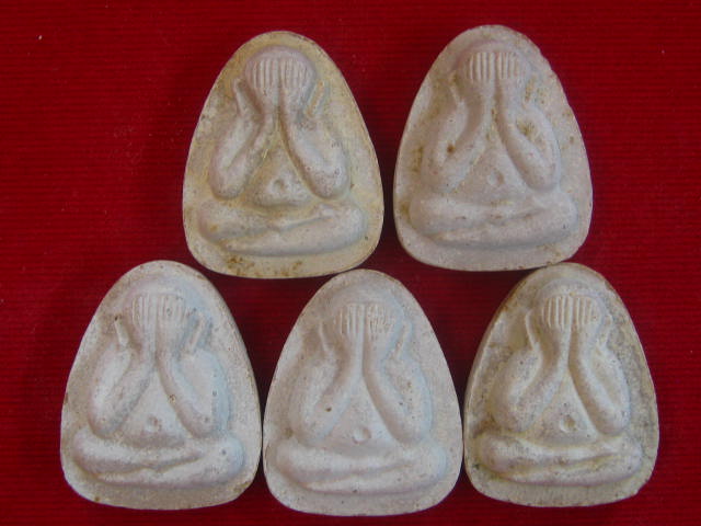 ปิดตา หลังยันต์นะ (3 ยันต์) หลวงพ่อเกษม ปี36 ทีเดียว 5 องค์