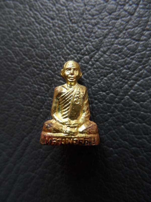 รูปหล่อปั้ม หลวงพ่อจ้อย วัดศรีอุทุมพร รุ่น 3 ปี16 จ.นครสวรรค์ สภาพสวยครับ