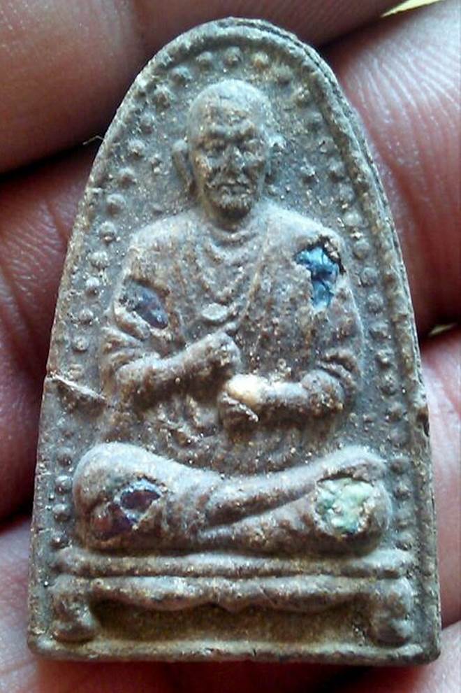 พระพิมพ์สมเด็จโต เนื้อว่านชานหมากฝังพลอย วัดป่าช่องกุ่ม หลวงปู่หมุน ปลุกเสกพิธีไตรมาสรวยทันใจ 2543