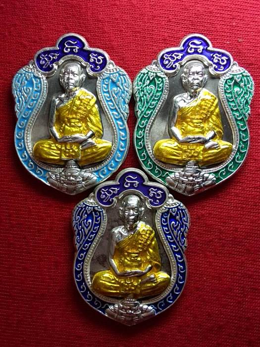 เหรียญเสมา หลวงปู่บัว “รุ่นครบ ๗ รอบ ถามโก” พ.ศ.๒๕๕๓ เนื้อนวะหน้ากากเงินลงยา