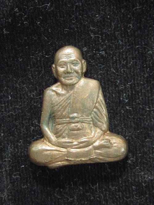 ปั๊มรูปเหมือนแจกทาน หลวงพ่อเปิ่น เนื้อทองแดง กล่องเดิม.....