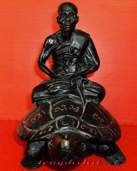 รูปเหมือนบูชาหลวงปู่หลิวนั่งเต่า รุ่นแรก เสาร์ 5 วัดไร่แตงทอง ปี 2535 หายาก สวยสมบูรณ์มากค่ะ