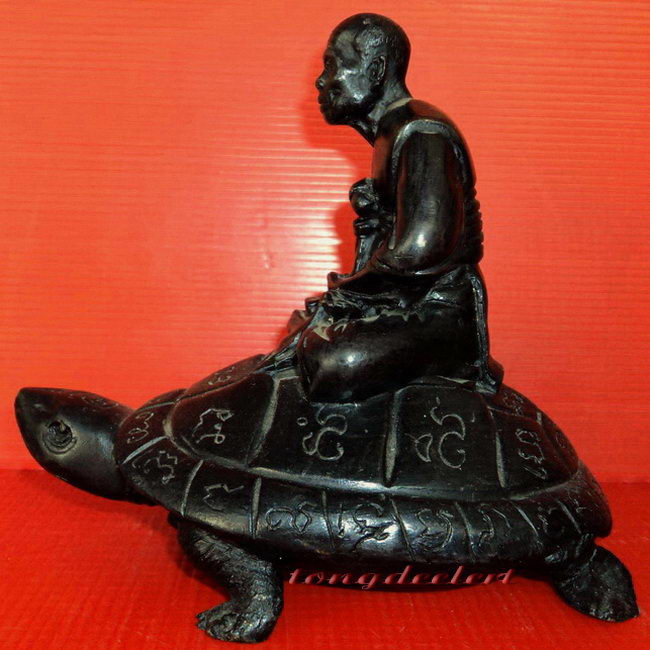 รูปเหมือนบูชาหลวงปู่หลิวนั่งเต่า รุ่นแรก เสาร์ 5 วัดไร่แตงทอง ปี 2535 หายาก สวยสมบูรณ์มากค่ะ