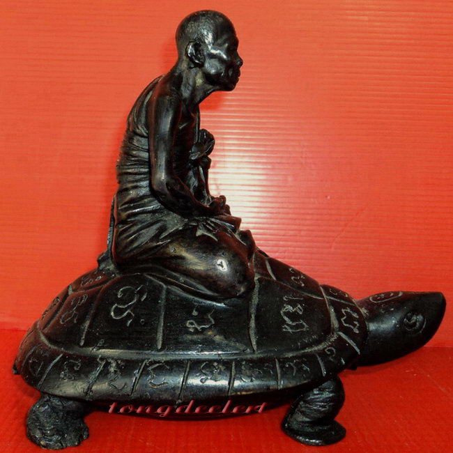 รูปเหมือนบูชาหลวงปู่หลิวนั่งเต่า รุ่นแรก เสาร์ 5 วัดไร่แตงทอง ปี 2535 หายาก สวยสมบูรณ์มากค่ะ