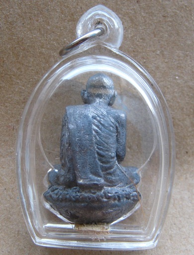 รูปหล่อ รุ่นแรก หลวงปู่กาหลง เขี้ยวแก้ว เนื้อตะกั่วขอมโบราณพันปี ติดเส้นเกศาผงพุทธคุณ ฐานหนังเสือ จา