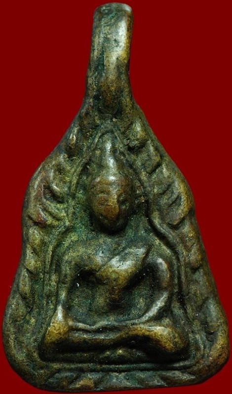 ขอลงใหม่ครับท่านก่อนไม่เหรียญหล่อจอบ หลวงพ่อเพชร วัดท่าหลวงสร้างปี 2460 สวยๆหายากรับประกันพระแท้ครับ