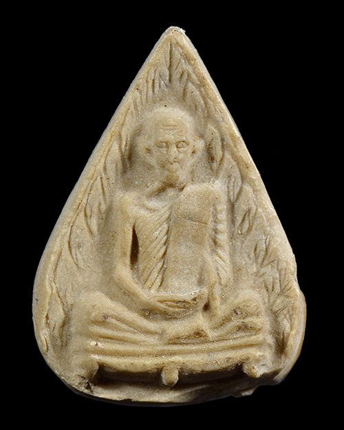 พระผงรูปเหมือนหลังใบโพธิ์ยันต์นะ หลวงปู่โต๊ะ วัดประดู่ฉิมพลี กทม. 2523 เนื้อผงเกสร สภาพสวยมากครับ