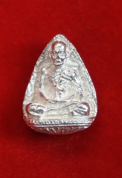 รูปหล่อหยดน้ำ ล.ป.ดู่ วัดสะแก ปี 2533 เนื้อเงิน โค๊ดโบว์ สภาพสวยเดิมๆ ไม่ผ่านการใช้(5)