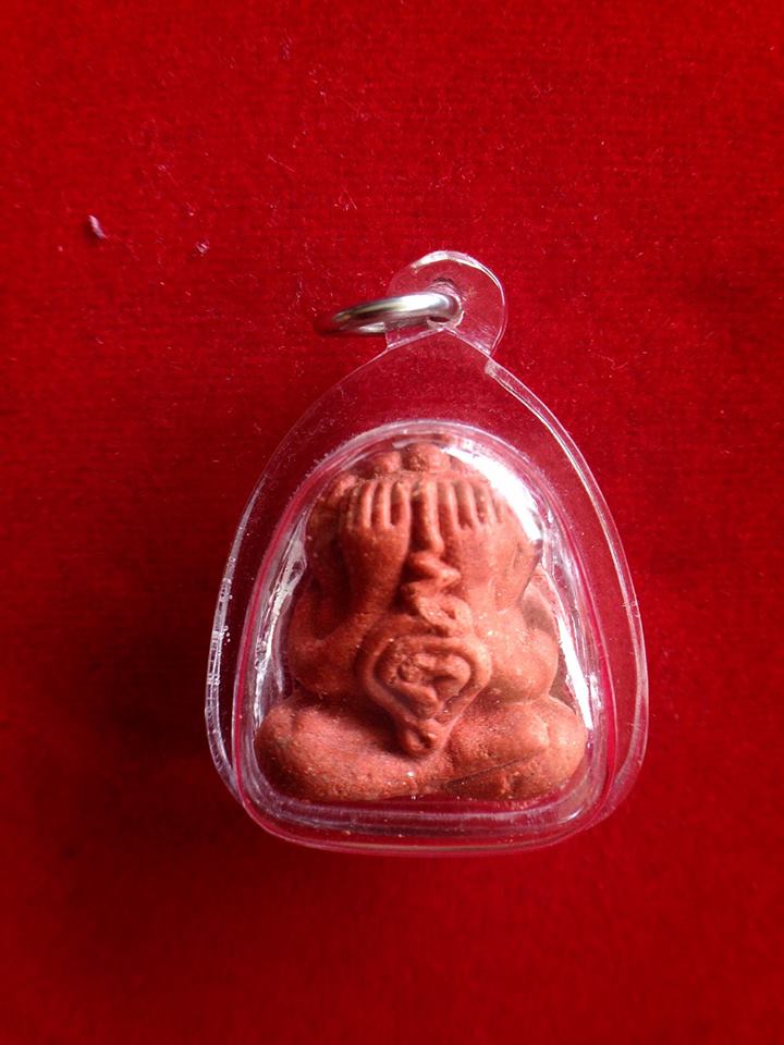 พระปิดตาเนื้อผงชมพูนุช หลวงปู่หมุน ออกวัดซับลำใย 2543 