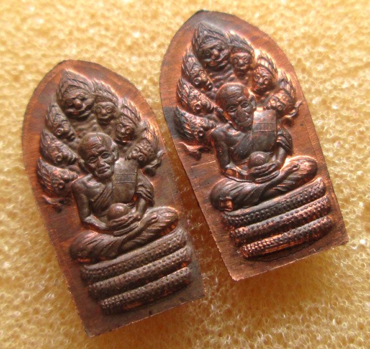 พระปรกใบมะขามราชันดำ รุ่นแรก (คนสองโลก) วัดพุทไธศวรรย์ ปี46 2องค์