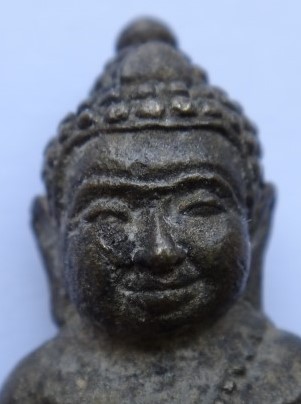 กริ่งมหาจักรพรรดิ์ วัดหลักเมือง หลวงปู่หมุนเสกร่วมกับเกจิมาก มาย เนื้อโสฬสธาตุเหล็กไหล เคาะเดียว 