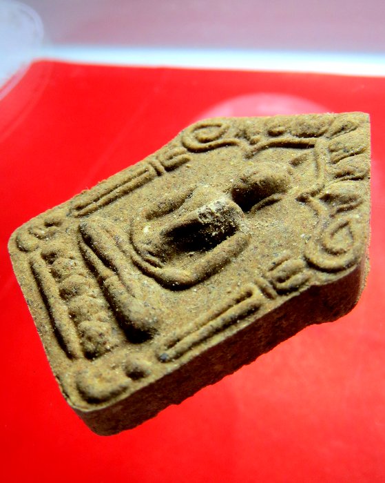 หลวงปู่สิน วัดละหารใหญ่ ขุนแผนพรายกุมาร พิมพ์ใหญ่ ตะกรุดทองคำ เนื้อผงพรายกุมารแก่ผงมหาราช ฝังเกศา