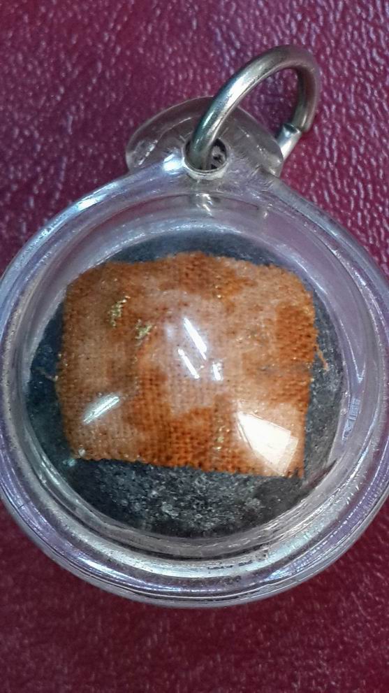 ลูกอมหลวงปู่กาหลงเขี้ยวแก้ว วัดเขาแหลม จ.สระแก้ว รุ่น ครอบเศียร50