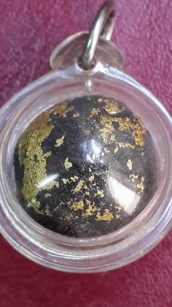 ลูกอมหลวงปู่กาหลงเขี้ยวแก้ว วัดเขาแหลม จ.สระแก้ว รุ่น ครอบเศียร50