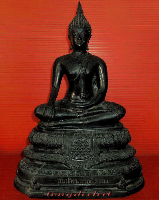 พระบูชาสมเด็จพระพุทธโคดม หลวงพ่อขอม วัดไผ่โรงวัว จ.สุพรรณบุรี ใต้ฐานดินไทยสวยมากค่ะ