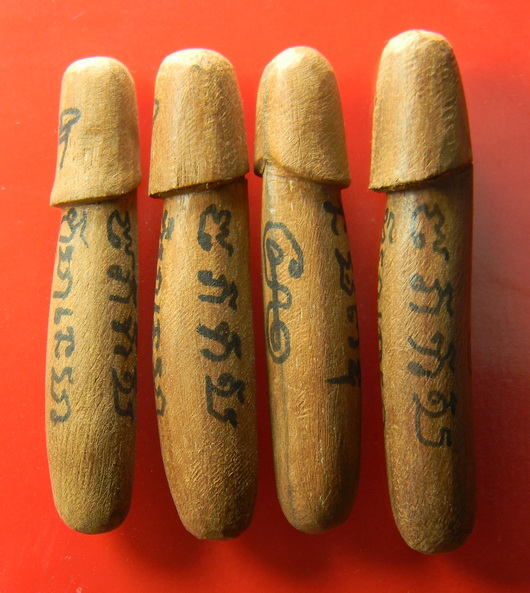 เคาะแรกแดง...ปลัดขิกไม้แกะ จารหมึก...รวม ๔ ตัว...หลวงพ่อยิด วัดหนองจอก จ.ประจวบคีรีขันธ์