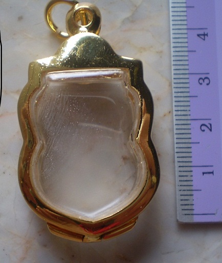 ตลับเงินขัดเงา  ล้อมเพชร  ชุบทองแท้  ใส่เหรียญเสมา  เคาะเดียว 