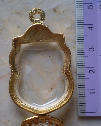 ตลับเงินขัดเงา  ล้อมเพชร  ชุบทองแท้  ใส่เหรียญเสมา  เคาะเดียว 