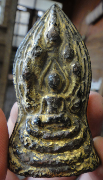 โคนสมอปางนาคปรก พิมพ์เล็ก กรุวังหน้า (ยุครัตนโกสินทร์) ลงรักปิดทอง สภาพเดิมๆครับ ราคาหลักร้อยครับ