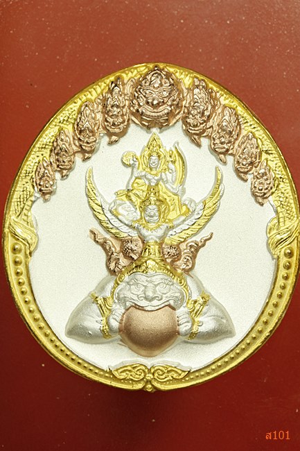 เหรียญนารายณ์ทรงครุฑประทับราหู เจ้าคุณธงชัย วัดไตรมิตร เนื้อสามกษัตริย์ ปี 2548 พร้อมกล่องเดิม