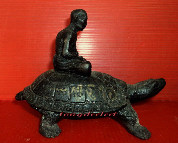 รูปเหมือนบูชาหลวงปู่หลิวนั่งเต่า รุ่นพิเศษ วัดไทรทอง หน้าตัก 2 นิ้วค่ะ