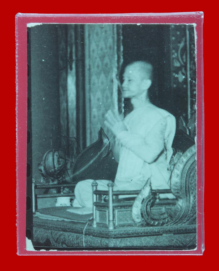 รูปถ่ายขนาดห้อยคอ ท่านเจ้าคุณนร ปี ๒๕๑๐ พระมหาอำพัน (บุญ หลง) สร้างถวาย 