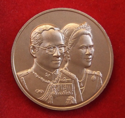 เหรียญในหลวง พระราชินี 60 ปี ราชาภิเษกสมรส ปี 2553 สภาพสวย รวม 2 เหรียญ