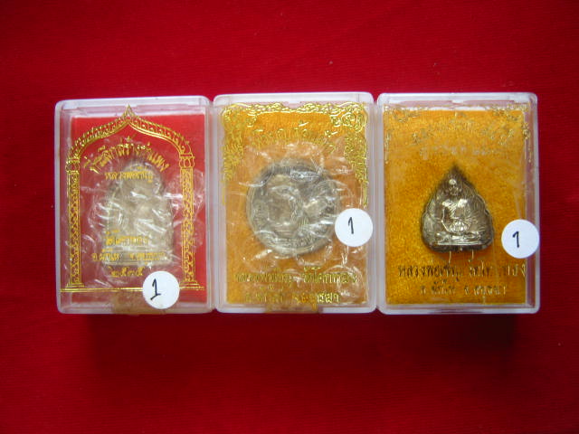 ครบ 3 พิมพ์ เนื้อเงิน หลวงพ่อเชิญ อยุธยา  + กล่อง ราคาเบา ส่งด่วน