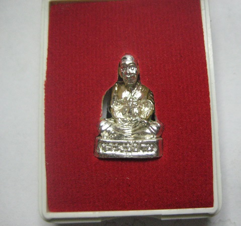 รูปหล่อหลวงปู่ปาน เนื้อเงิน ออกวัดลาดหวาย สมุทรปราการ พร้อมกล่อง