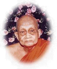 เหรียญ ๙๐ ปี พระครูสวัสดิ์ธรรมพินิต (พ่อใย สุวฑฺฒิโก) วัดมะขาม จันทบุรี ปี ๒๕๓๕ 1