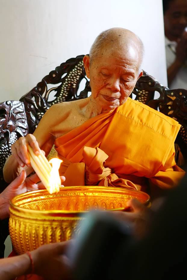 เหรียญหลวงพ่อคูณ วัดบ้านไร่ รุ่นเจ้าสัว (พิมพ์หันข้างเนื้อทองแดง) จัดสร้างโดย บอย ท่าพระจันทร์ 