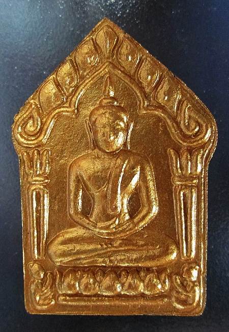 พระผงขุนแผนพรายกุมาร รุ่นแรก เนื้อว่านไพลดำ พิมพ์ใหญ่ ฝังตะกรุดสาริกาทองคำคู่+พลอยเสก+เกศา(เยอะๆ) ปี